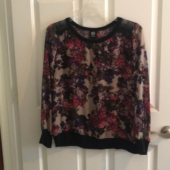 bobeau Tops - Light weight blouse